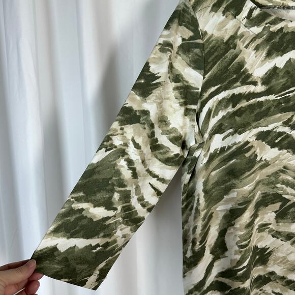 Chico's Easywear Green Beige Abstract Tunic Top L Slinky Business Casual Office‎ - Picture 4 of 7